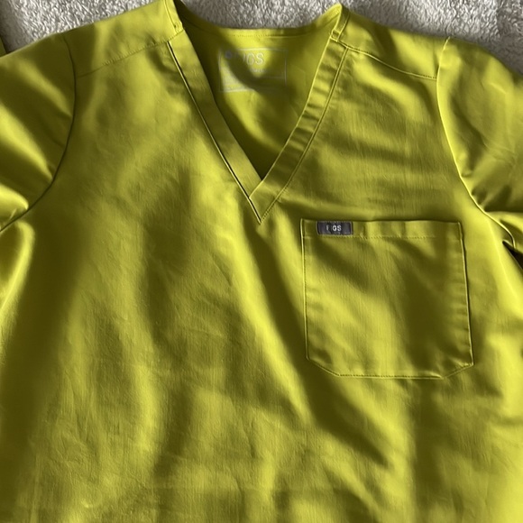 Figs scrubs - Picture 2 of 8